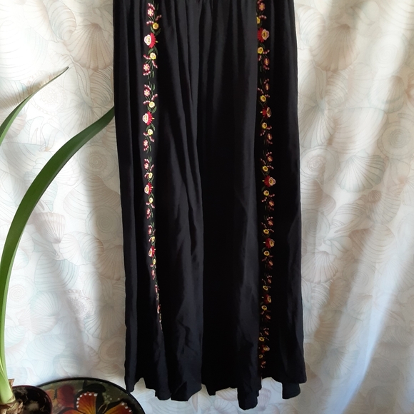 Embroidered Off Shoulder Midi Dress - Picture 10 of 11